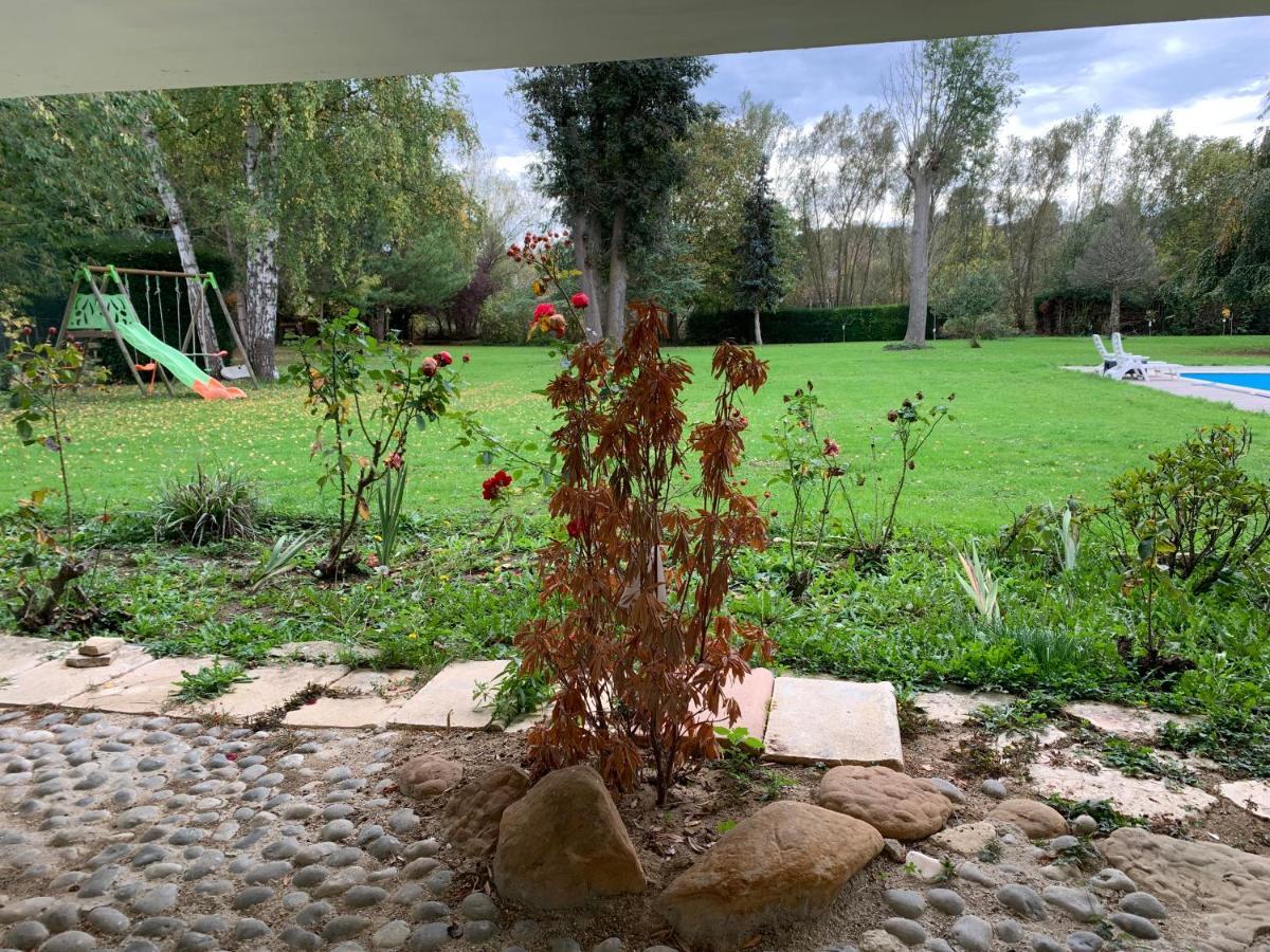 Appartement Familial Au Bord De La Marne, Jardin 8000M2, Piscine, Court De Tennis, Terrasse, Parking Gratuit Proche Disneyland Isles-les-Villenoy Екстер'єр фото