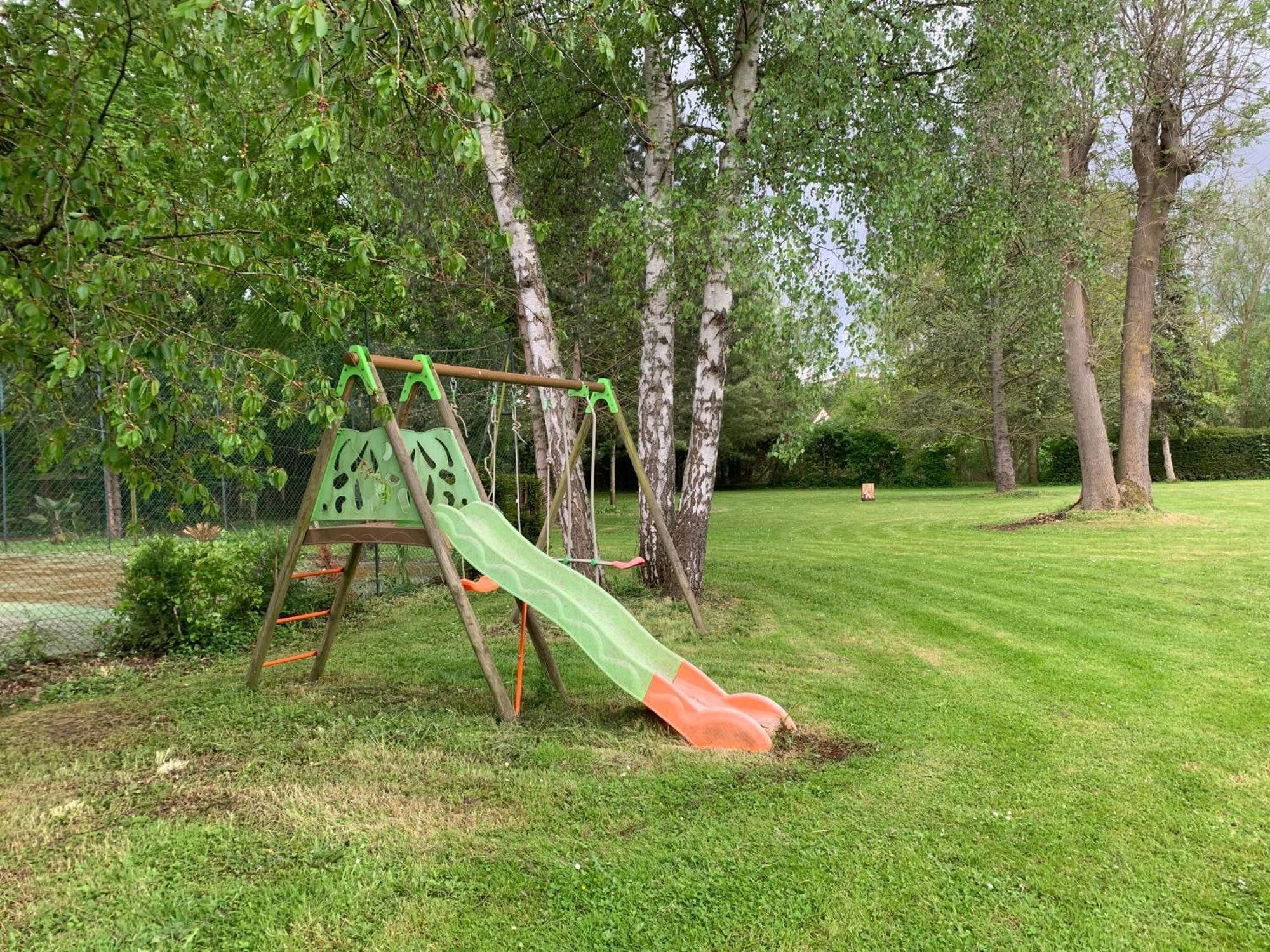 Appartement Familial Au Bord De La Marne, Jardin 8000M2, Piscine, Court De Tennis, Terrasse, Parking Gratuit Proche Disneyland Isles-les-Villenoy Екстер'єр фото